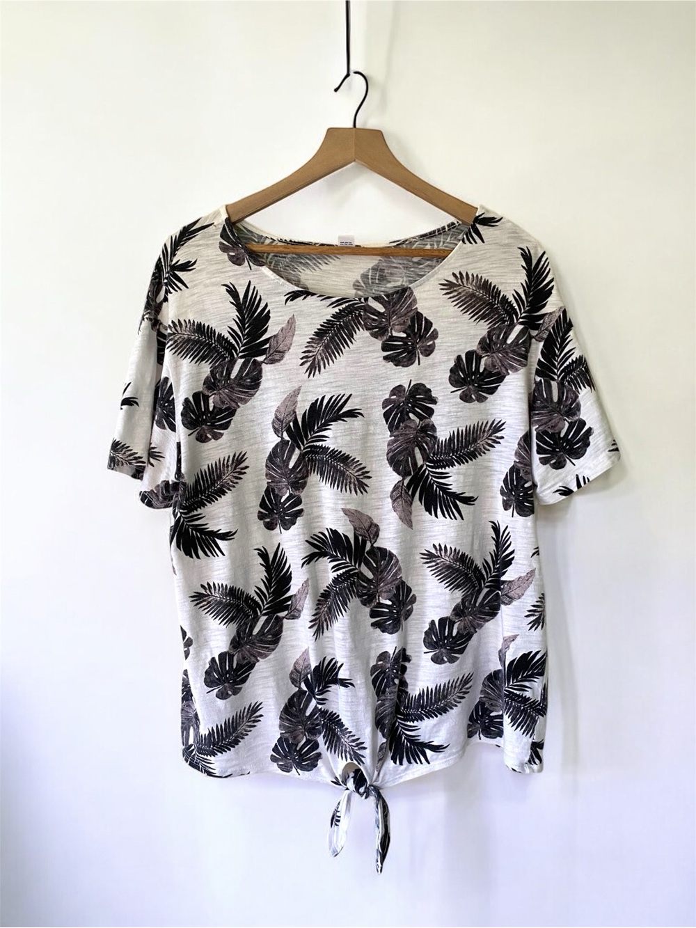 Old Navy Tropical Palm Print Tie Front Short Sleeve Top Black White Womens XL
